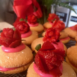 Strawberry rose sugar cookies for you or your valentine!!! Happy  day!