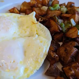 Breakfast No.5 (two eggs, potatoes, toast). I got 2 eggs over easy and crispy country potatoes.