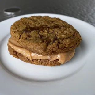 Vegan cookie with peanut butter and guava filling!