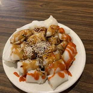 Cheung fun with sauces