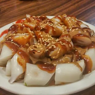 HK rice noodle rolls (too much sauce)