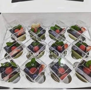 Dozen Vanilla/ Matcha Panna Cotta with strawberries sauce &amp; freshest slices strawberries.