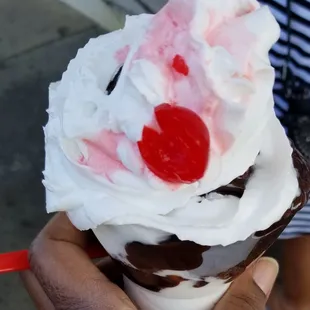 OMG, the best hot fudge sundae every!