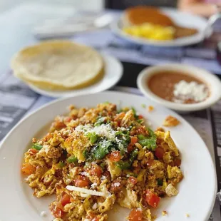 Huevos con chorizo