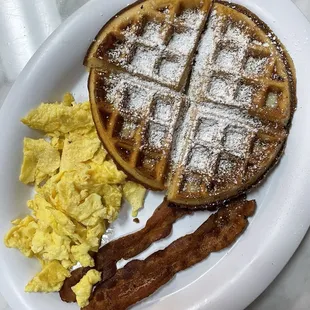 Waffle, 2 Eggs, and Bacon (TikTok: @justandyvu)