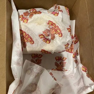 The way the sandwiches are wrapped inside the box