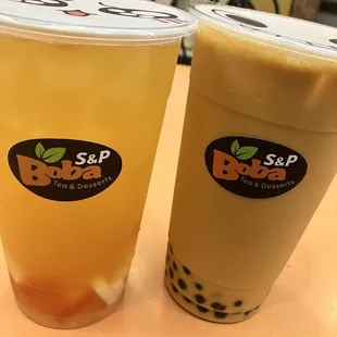 Peach Green Tea with rainbow jelly &amp; Thai Tea with Boba