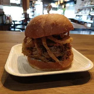 BBQ PULLED PORK SANDWICH