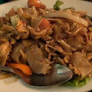 Drunken Noodles - Chicken, stir fried noodles, bell pepper, onion, basil, garlic