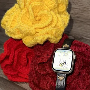 $10 a rose, Apple Watch for size reference