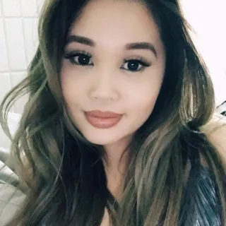 Y T.