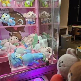 Do you see a bunny in this claw machine game?