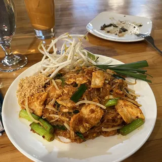 N1. Sabb Sis Pad Thai
