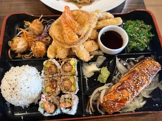 Red Bar Sushi & Best Thai Kitchen