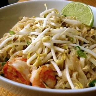 Shrimp pad thai