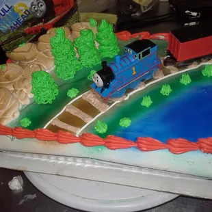 a thomas the train cake