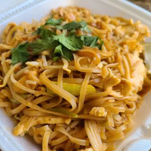 Pad thai with chicken