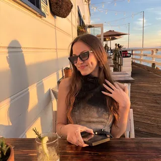 Ari T.