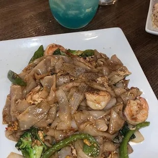 Drunken noodle with shrimp