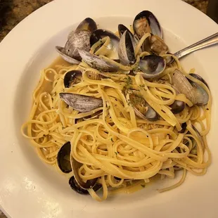 Clam linguini