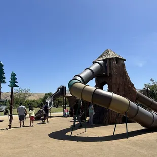 Play structure