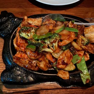 Royal Dish - beef, chicken, shrimp, scallops, veggies in  garlic sauce