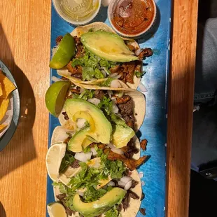 Tacos: carnitas &amp; pastor