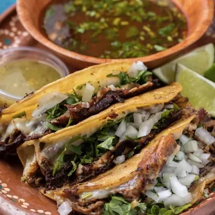 The specialty!!
Quesabirrias and Consome !!