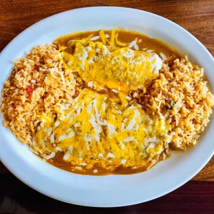 a plate of mexican food