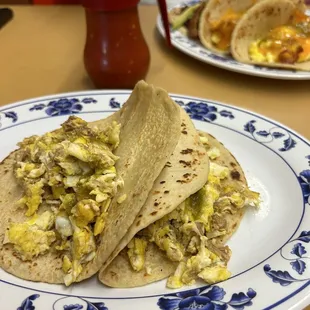 Machacado and egg on corn tortillas