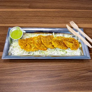 Tostones Al Ajillo (Fried plantains served with garlic sauce)