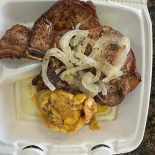 Mofongo con Chuleta Frita.