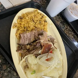 Arroz con gandules con pernil y yucca
