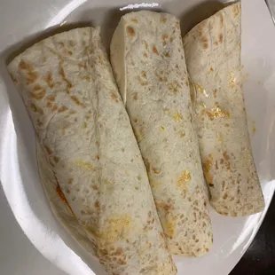 Queso flameado in tortillas