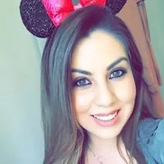 Gabriela V.