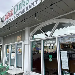 the outside of a restaurant