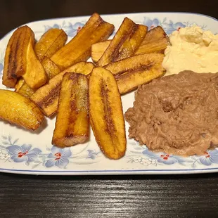food, chicken wings and fried chicken