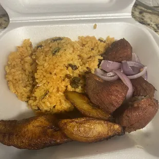 Carne Frita, arroz con gandules, y maduros. Lunch Special