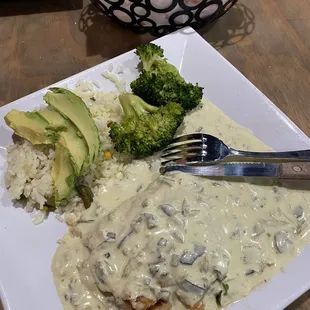 Went back for dinner and had the stuffed chicken with poblano cheese sauce. SOOOOO good!!!!