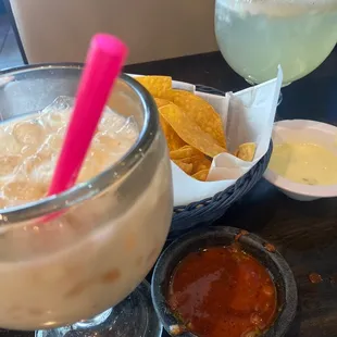 Margarita, Horchata , House Salsa and Queso with Chips ! Let's see how the flavor is here