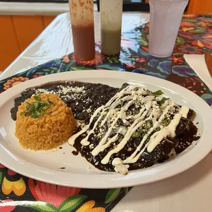 Mole enchiladas