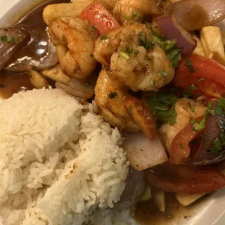 Saltado de Camarones (Shrimp)