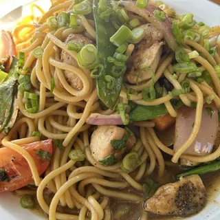Tallarin Saltado De Pollo (Chicken)