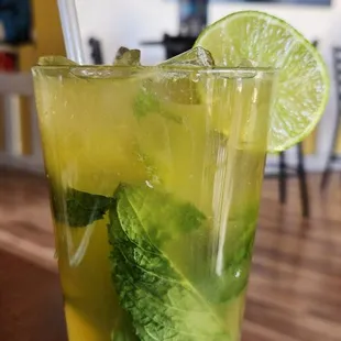 Mojito de maracuya (passion fruit). Liked it, it was really good. I do prefer the original Cuban mojito.