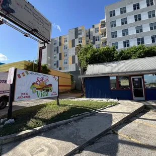 ramen and noodles, outside