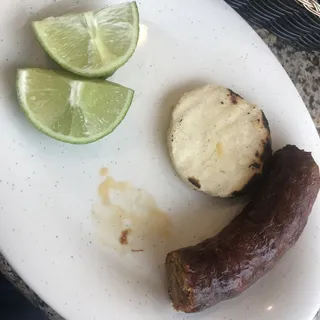 Chorizo con Arepa