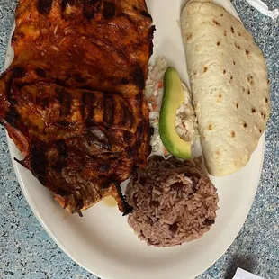 Pollo asado, gallo Pinto, tortillita