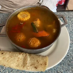 Sopa de Gallina con Albóndigas