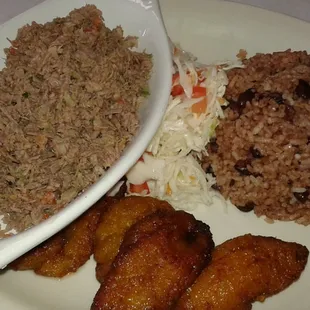 Salpicón con gallo pinto y maduros. It was so good!!!