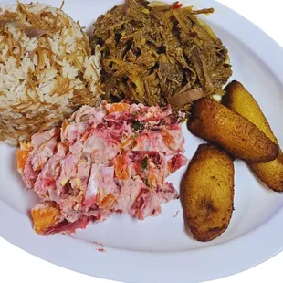 Amigos, vengan a probar algunas especialidades colombianas solo los sábados y domingos. Plato de bistec de ternera, plato de ternera desmech